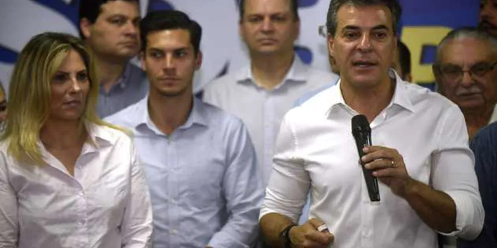 Imagem ilustrativa da imagem Richa assume comando do PSDB e garante filiação de Rangel