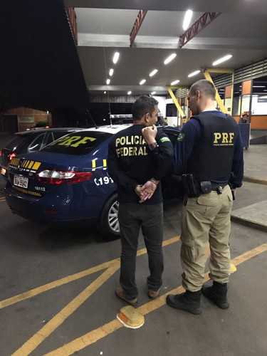 Imagem ilustrativa da imagem Falso policial com camiseta da PF é preso com arma de brinquedo