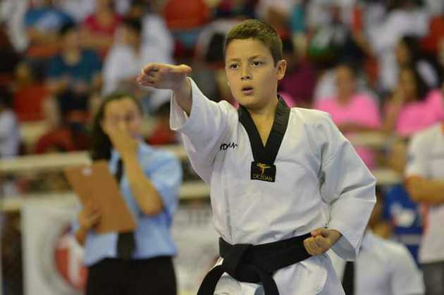 Imagem ilustrativa da imagem Lutador de PG conquista medalhas no Brasil Open de Taekwondo