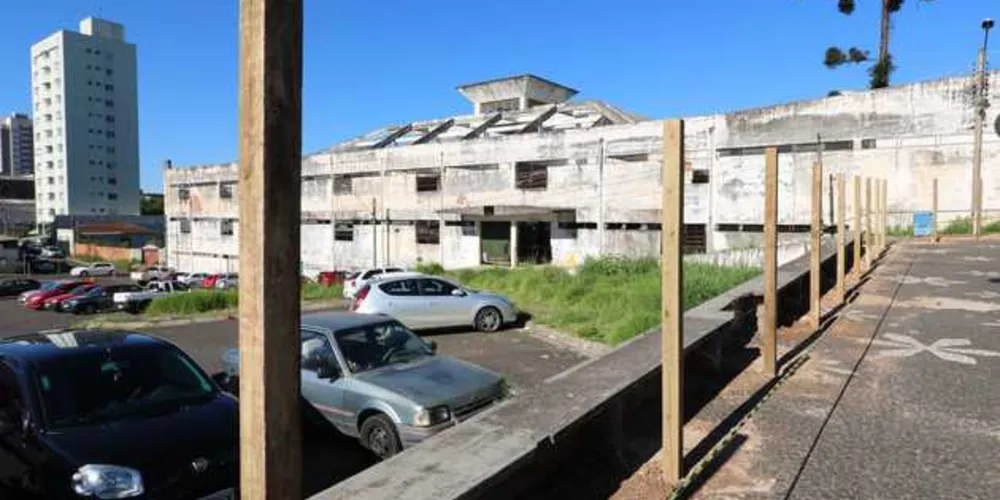 Imagem ilustrativa da imagem ‘Mercadão’ recebe tapumes para o início da revitalização