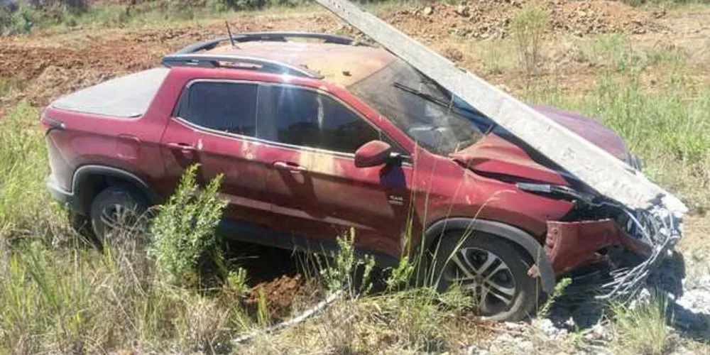 Apesar do estrago, motorista da caminhonete escapou ileso do acidente