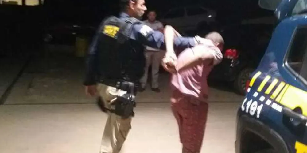 Imagem ilustrativa da imagem PRF recupera veículo e prende suspeito do furto na região