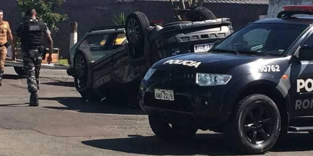 Imagem ilustrativa da imagem Acidente entre viatura da PM e carro deixa quatro feridos