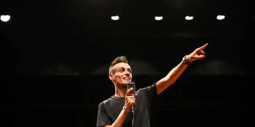 Imagem ilustrativa da imagem Comediante faz show beneficente de stand up em PG