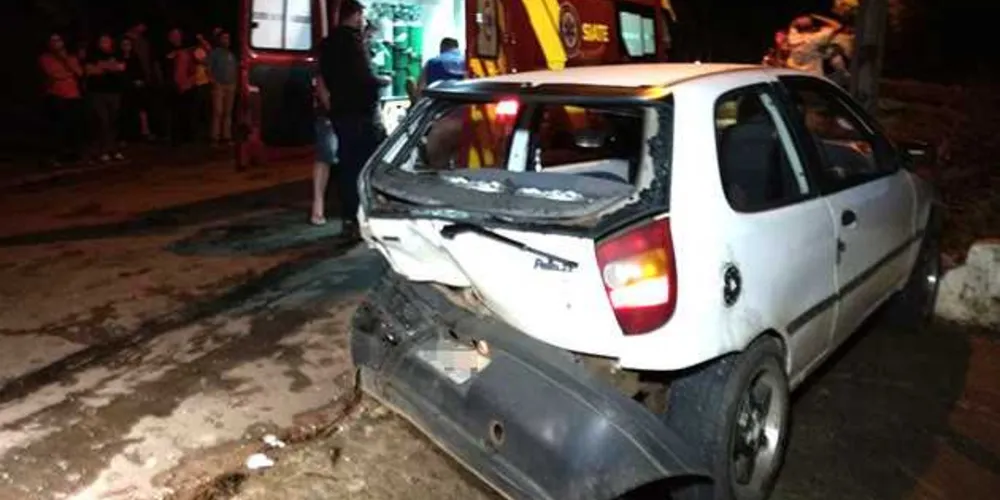 Motorista do Palio, de 23 anos, ficou ferida e foi socorrida pelos bombeiros