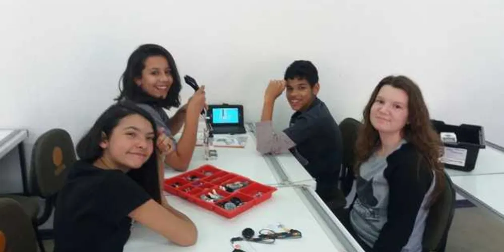 Imagem ilustrativa da imagem Colégio Ponta Grossa investe em aulas de robótica