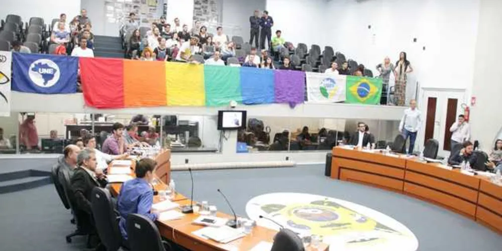 Imagem ilustrativa da imagem Projeto contra homofobia sai da pauta da Câmara