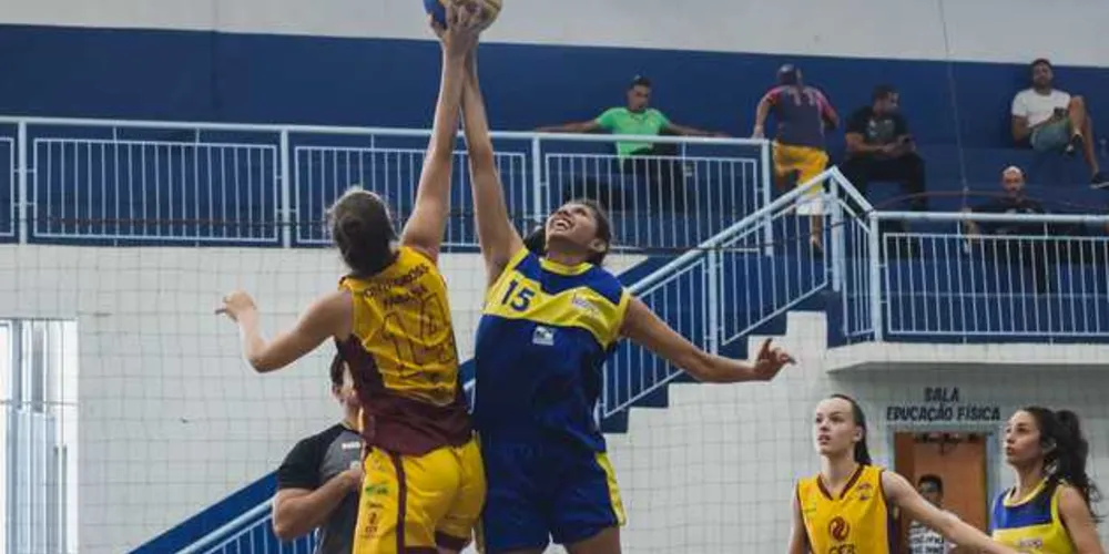 Mesmo com time esgotado fisicamente, meninas perderam por apenas dois pontos de diferença