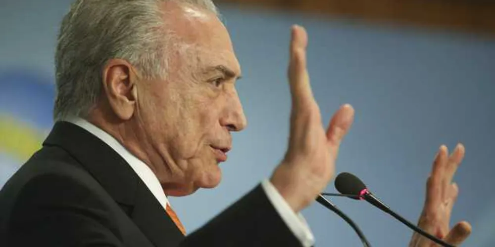 Novo texto da reforma mantém idade mínima de 65 para homens e 62 para mulheres