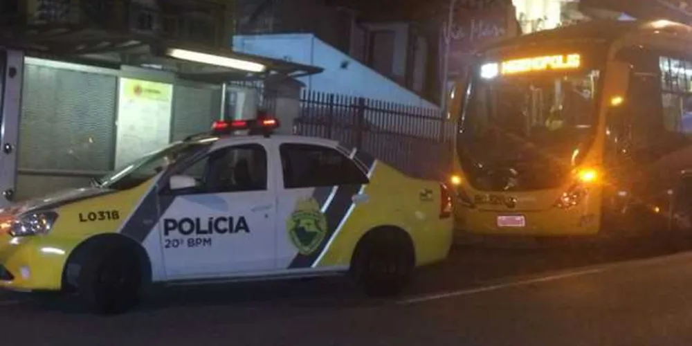 Imagem ilustrativa da imagem Mesmo sem reagir, motorista de ônibus leva duas facadas durante arrastão