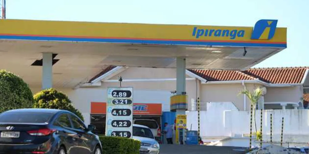 Imagem ilustrativa da imagem Petrobras anuncia alta de 7% na gasolina