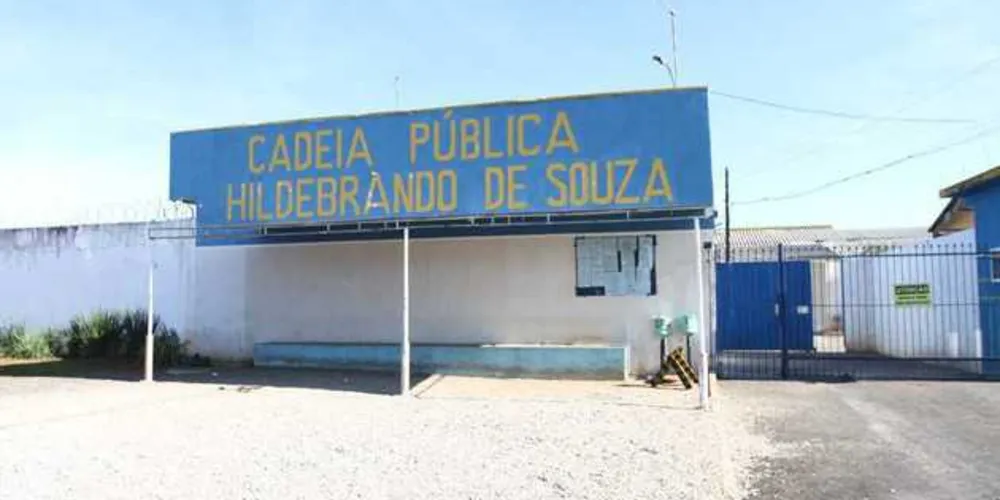 Motorista estava preso no Hildebrando de Souza, em Ponta Grossa