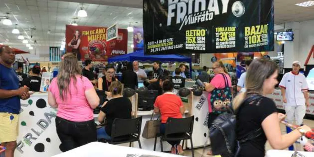 Imagem ilustrativa da imagem Lojas irão manter promoções da Black Friday neste sábado