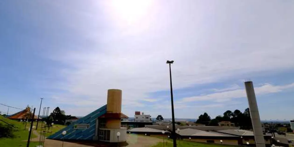 Temperaturas devem seguir altas, com máxima de 29º neste sábado 