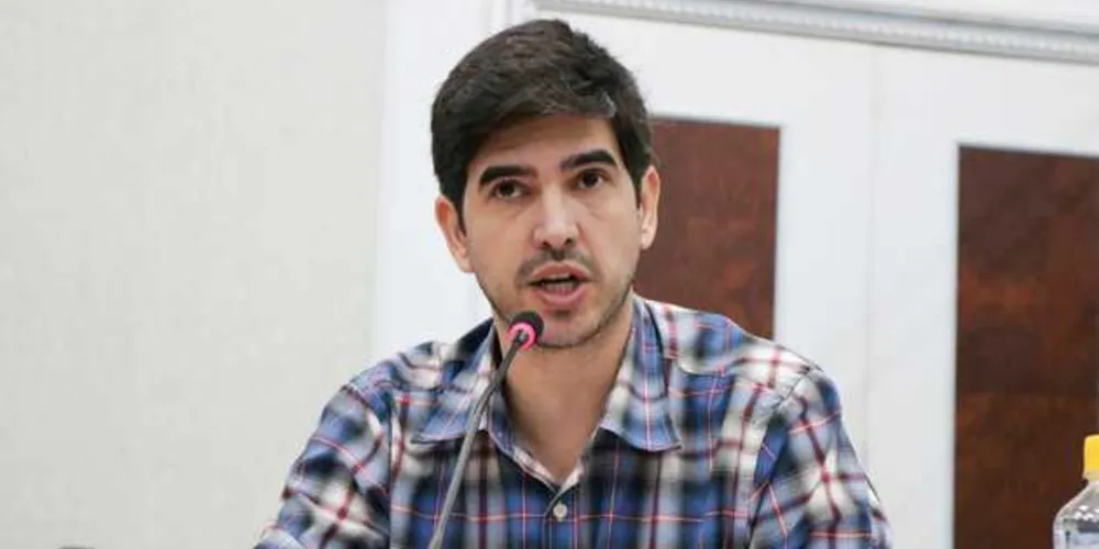 Imagem ilustrativa da imagem Vereador quer proibir publicidades em postes de PG