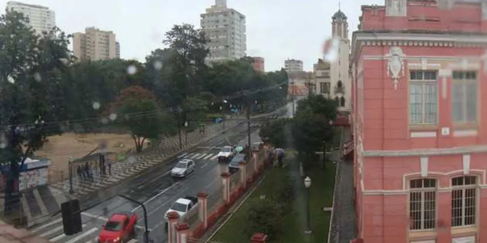 Imagem ilustrativa da imagem Clima chuvoso segue até amanhã nos Campos Gerais