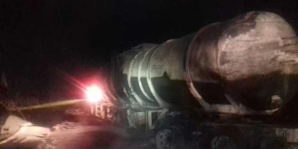 Imagem ilustrativa da imagem Caminhão explode após acidente e motorista morre