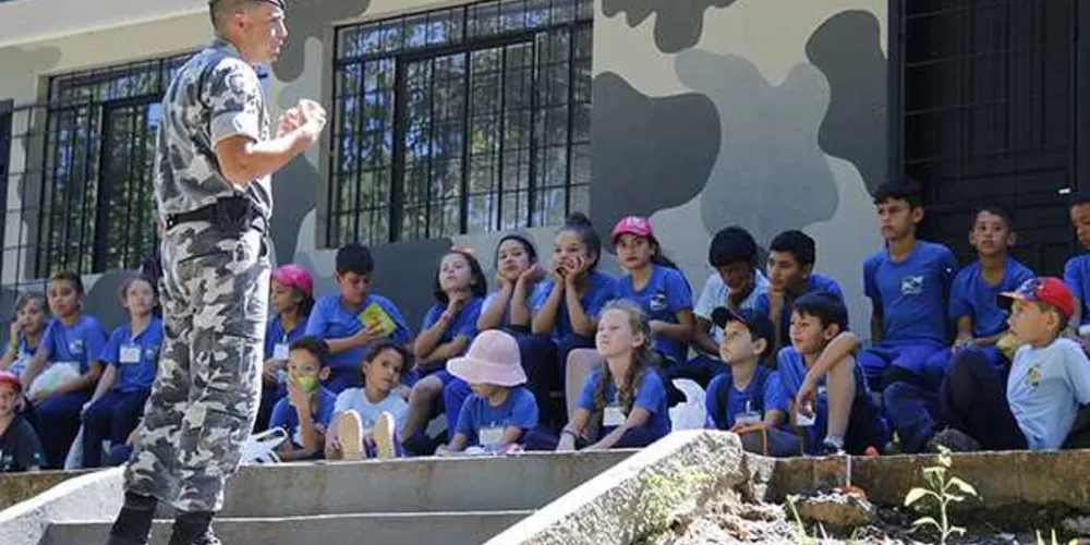Imagem ilustrativa da imagem Alunos de escola municipal descobrem trabalho da PM