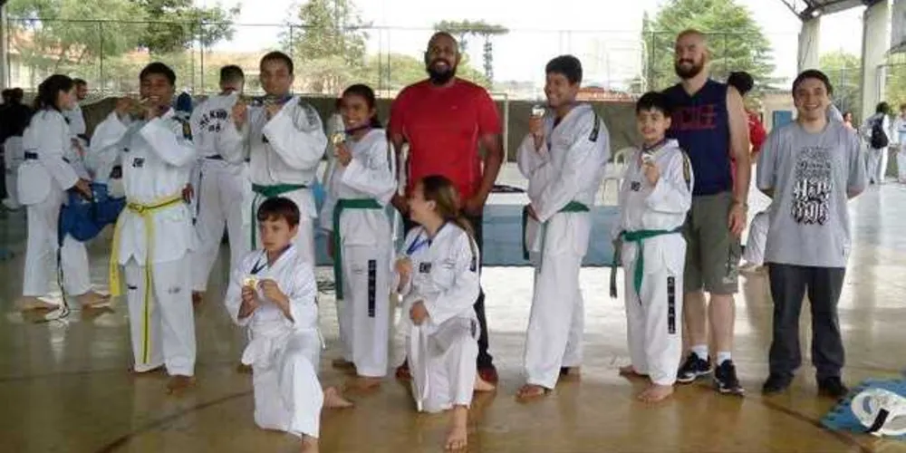 A equipe da AST academia trouxe para PG 7 medalhas de ouro e 3 de prata