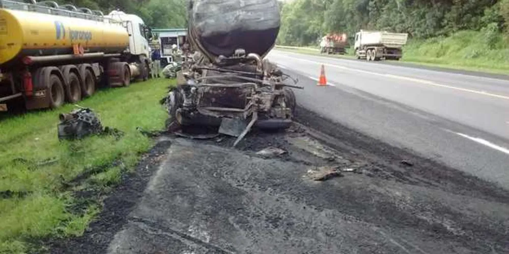 Terceira faixa segue fechada na BR-376, sentido Norte
