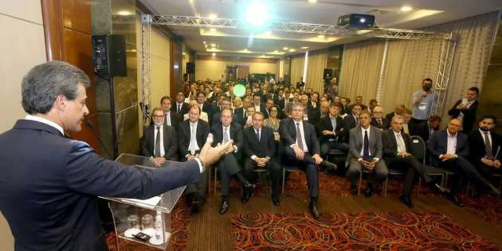 O governador Beto Richa apresentou nesta terça-feira (28), em São Paulo, a proposta de uma nova ferrovia/ Foto: Divulgação ANPr 