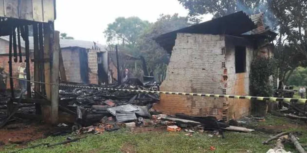 Menina de 17 anos e seus irmãos de 6 e 7 anos morreram carbonizados