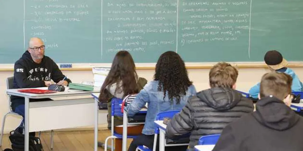 Estudantes que continuarão seus estudos no 7º ao 9º ano do fundamental e 2ª e 3ª séries do médio devem ser rematriculados ainda esta semana