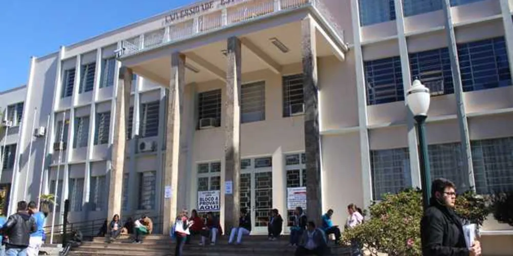 Mais de 300 estudantes podem ficar sem bolsos do Governo Federal