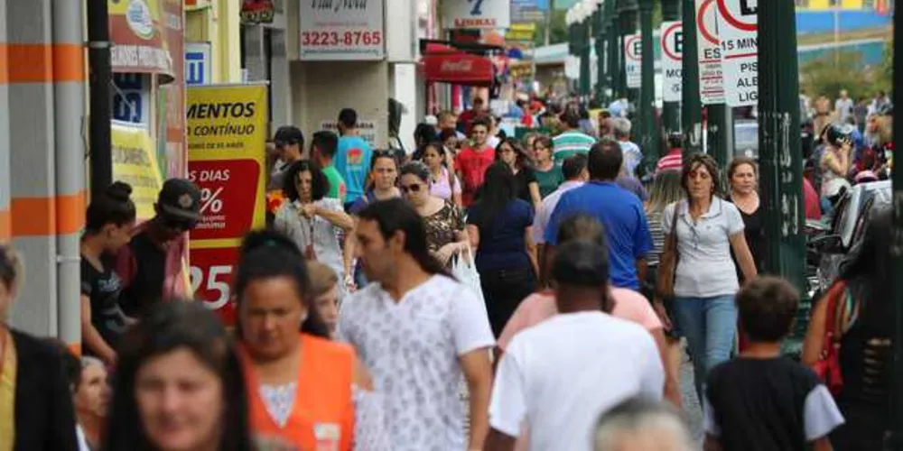 Movimentação já cresceu nesta sexta-feira nas ruas de Ponta Grossa, com pagamento da primeira parcela do Décimo
