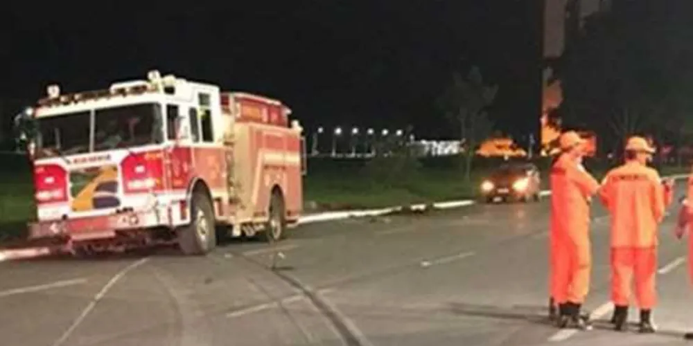 Imagem ilustrativa da imagem Caminhão de Bombeiros roubado invade Esplanada dos Ministérios