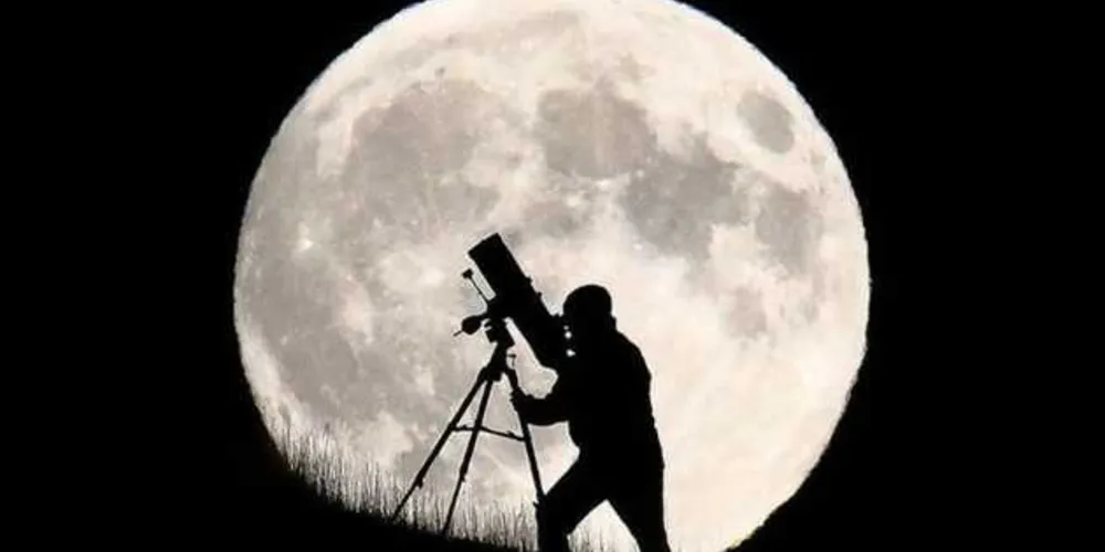 A Lua leva cerca de 27 dias para completar uma volta ao redor da Terra /Foto: Reprodução GETTY IMAGES