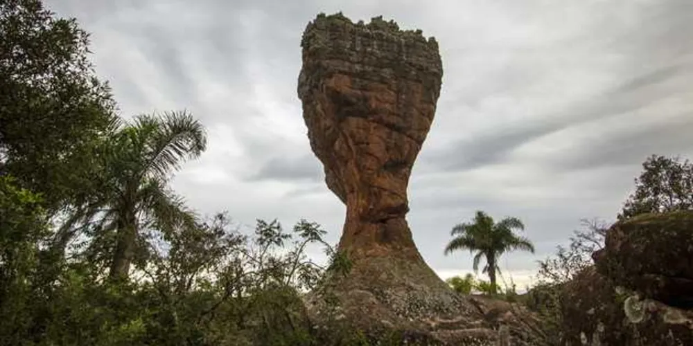 Ingressos: R$ 10 para Arenitos e R$ 8 para Lagoa Dourada e Furnas, além do valor do guia que deve ser contratado diretamente/Foto: ANPr