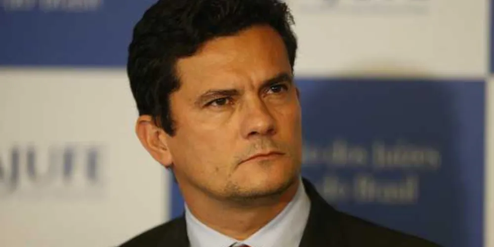 Muros da instituição amanheceram pichados com mensagens contra o magistrado./Foto: Divulgação Agência Brasil