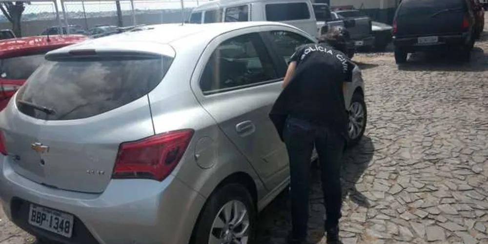 Carro estava abandonado na Vila Cipa