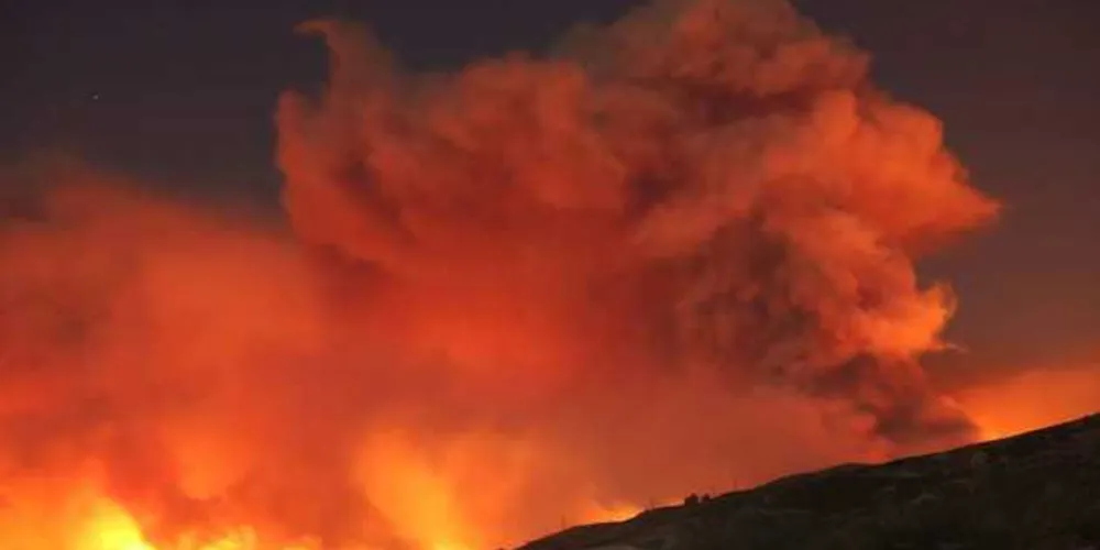 Fogo na região de Santa Paula, na Califórnia/ Foto Divulgação Reuters