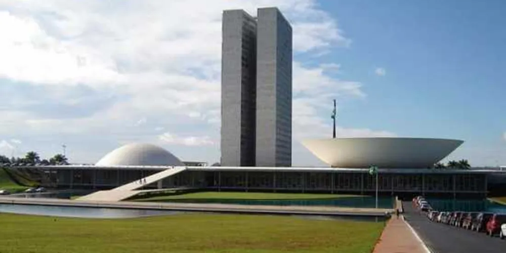 Em seu voto, a relatora Simone Tebet (PMDB-MS) foi favorável à proposta
