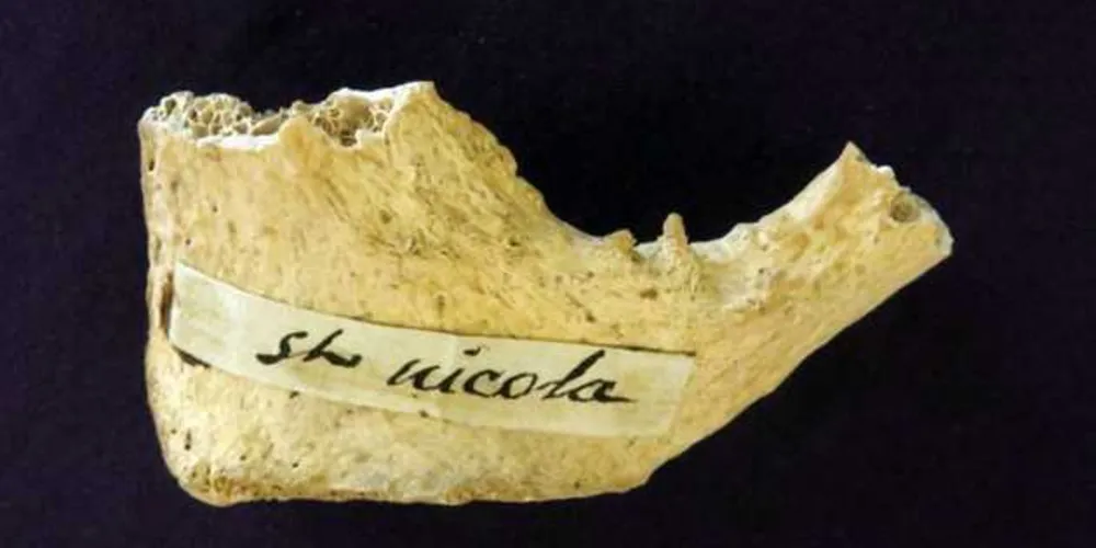 Teste feito em osso na Universidade de Oxford mostrou que o fragmento é da época de São Nicolau |/Foto: Divulgação 