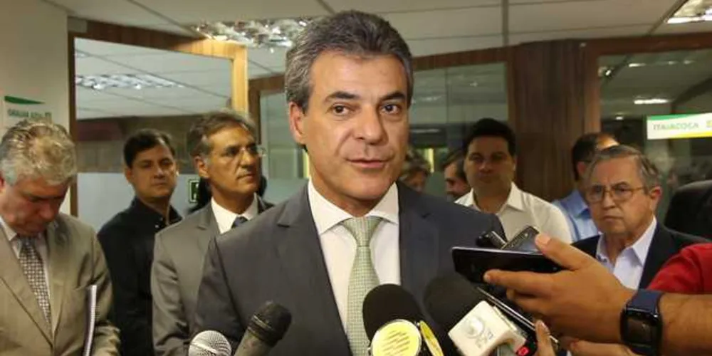 Imagem ilustrativa da imagem Richa anuncia R$ 4,4 milhões para o Aeroporto Santana