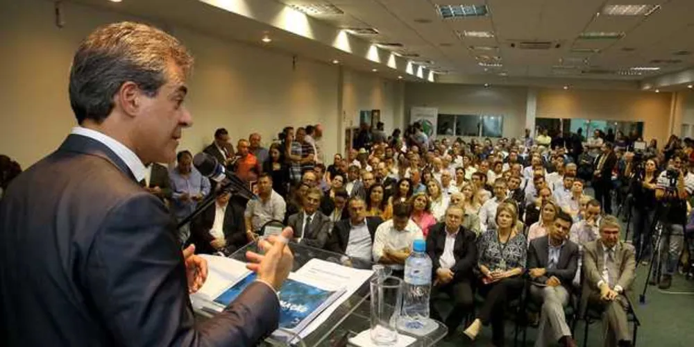 Durante encontro na Associação Comercial de Ponta Grossa, governador destacou os avanços do Estado durante sete anos de gestão