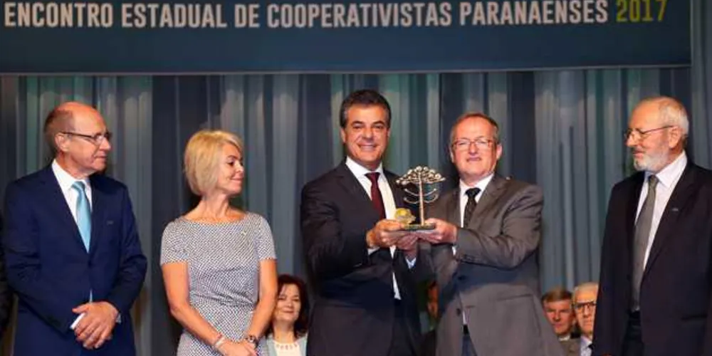 Imagem ilustrativa da imagem Cooperativas do PR devem faturar R$ 70 bi em 2017