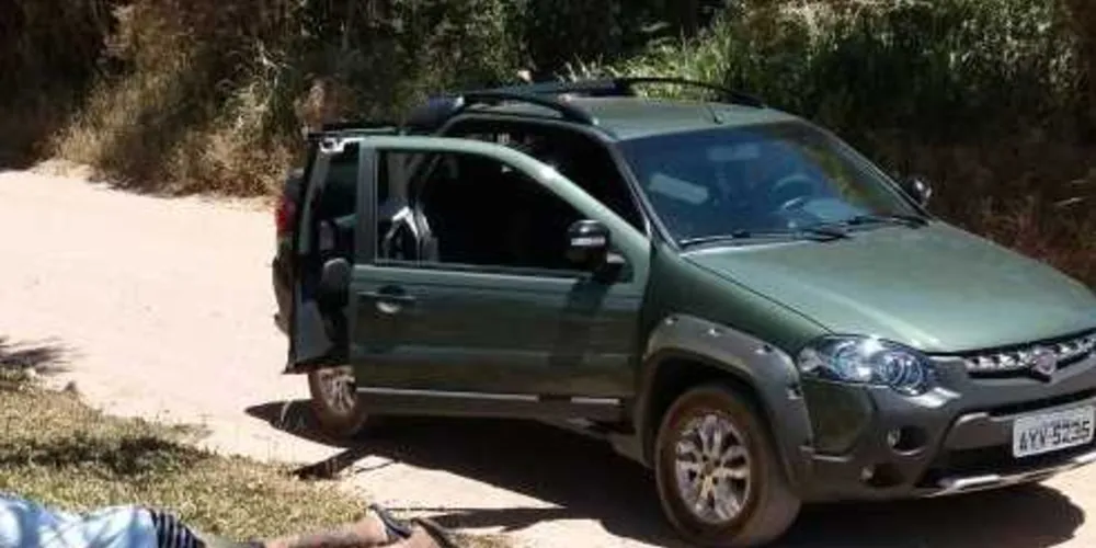 Imagem ilustrativa da imagem Jovens são presos com carro roubado