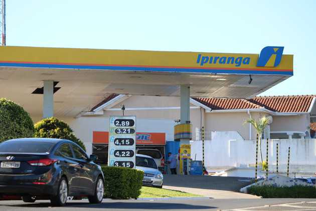 Imagem ilustrativa da imagem Petrobras anuncia alta de 7% na gasolina