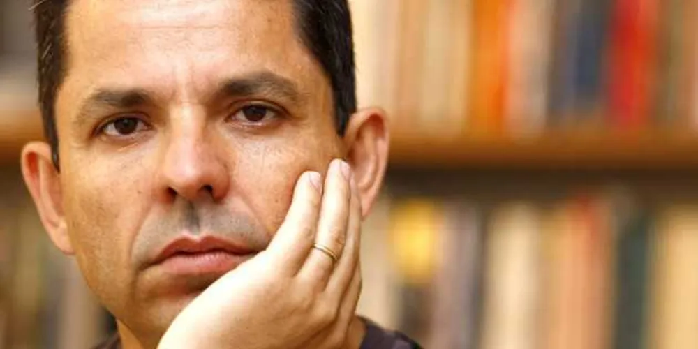 Escrito por Miguel Sanches Neto, o primeiro título é sobre a vida e a obra de Jamil Snege