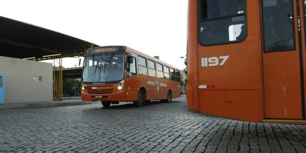 Frota de veículos com dez anos de uso será renovada em Ponta Grossa. Novos ônibus terão validador facial 