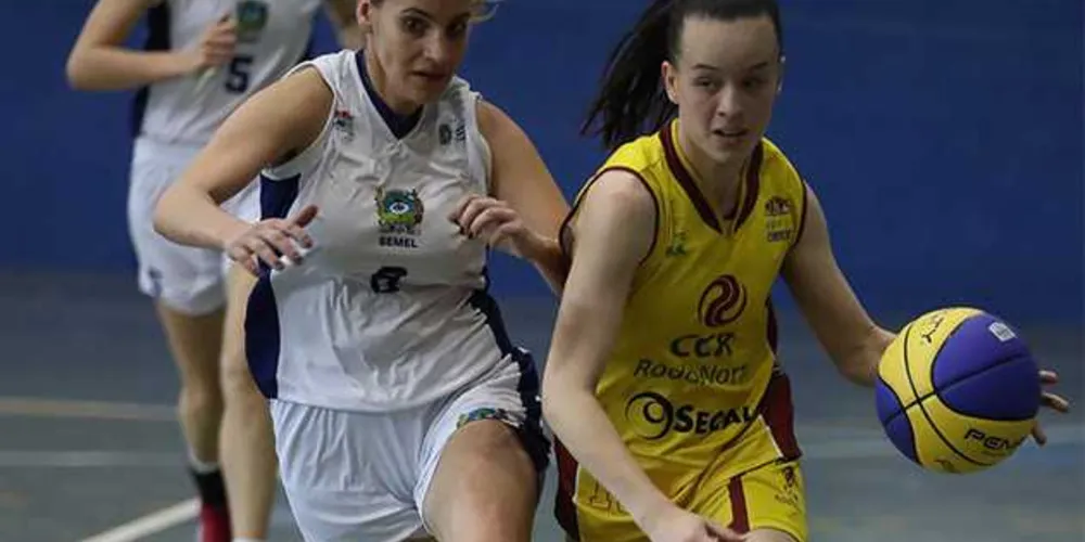 Armadora e capitã Ju Schnaider é um dos destaques da equipe na competição
