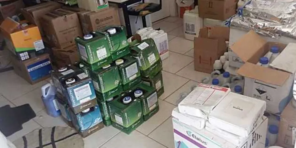 Material foi furtado de uma cooperativa por homens que quebraram uma das paredes usando marretas