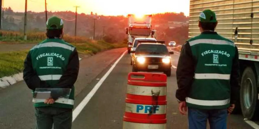 Na última Operação Verão a equipe de fiscalização fez 3.677 abordagens e emitiu 308 notificações/Foto: Divulgação/ DER