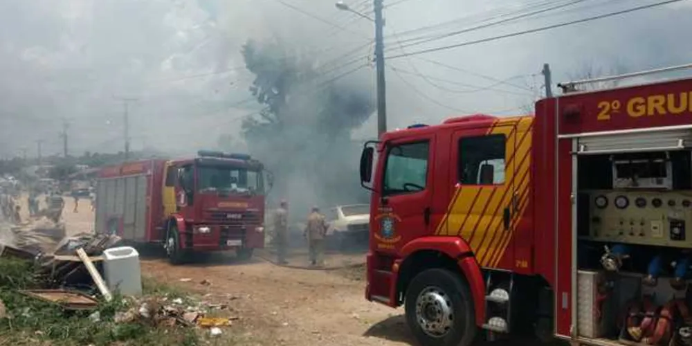 Imagem ilustrativa da imagem Incêndio destrói casa de madeira na Vila Santo Antônio