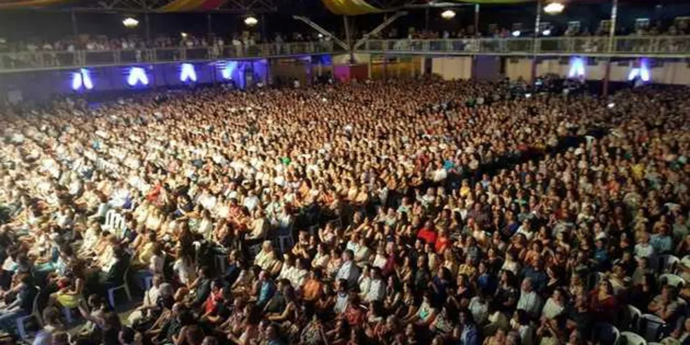 Show de Roberto lotou o Centro de Eventos da cidade