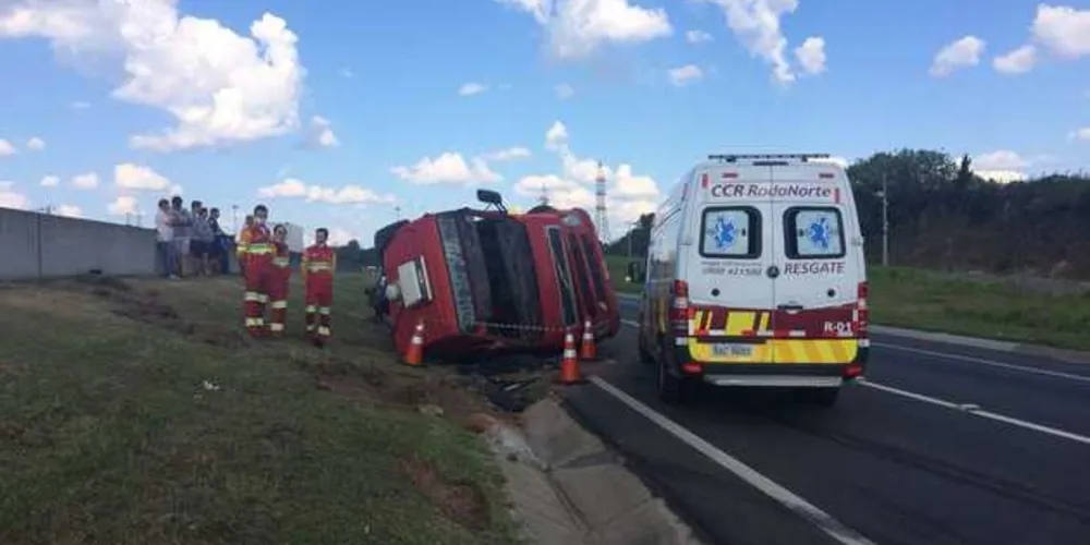 Imagem ilustrativa da imagem Passageiro de caminhão morre após tombamento na BR-277